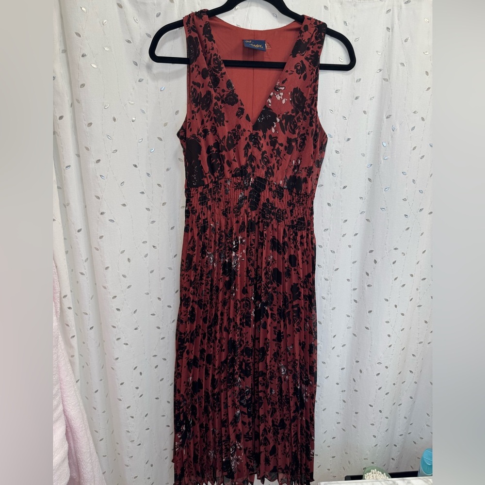 Just...Taylor Red and Black Floral Midi Dress